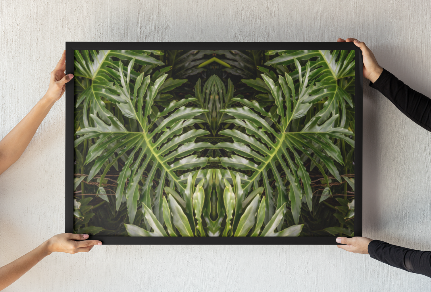 mockup-of-two-persons-holding-a-photo-frame-m31561 (2)