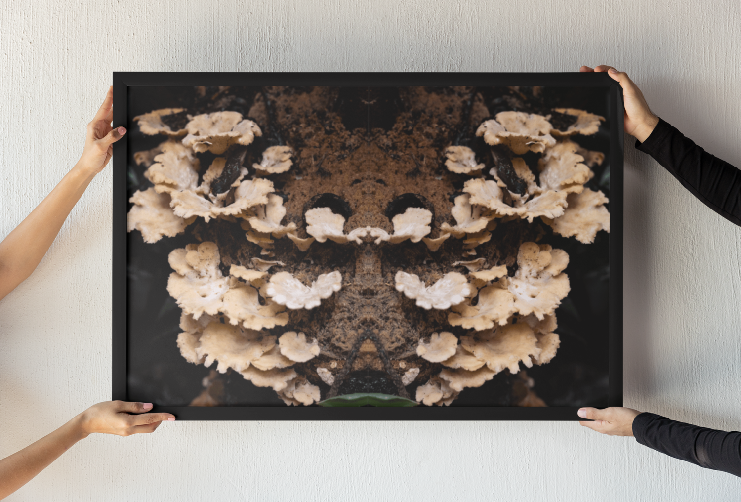 mockup-of-two-persons-holding-a-photo-frame-m31561 (4)