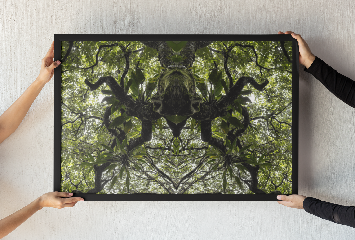 mockup-of-two-persons-holding-a-photo-frame-m31561 (8)